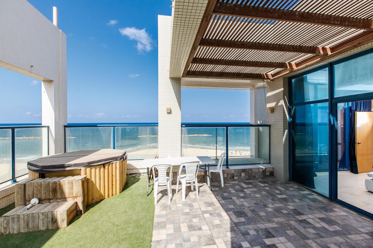 Ocean Front Apartments First Line To The Beach Тель-Авив Экстерьер фото
