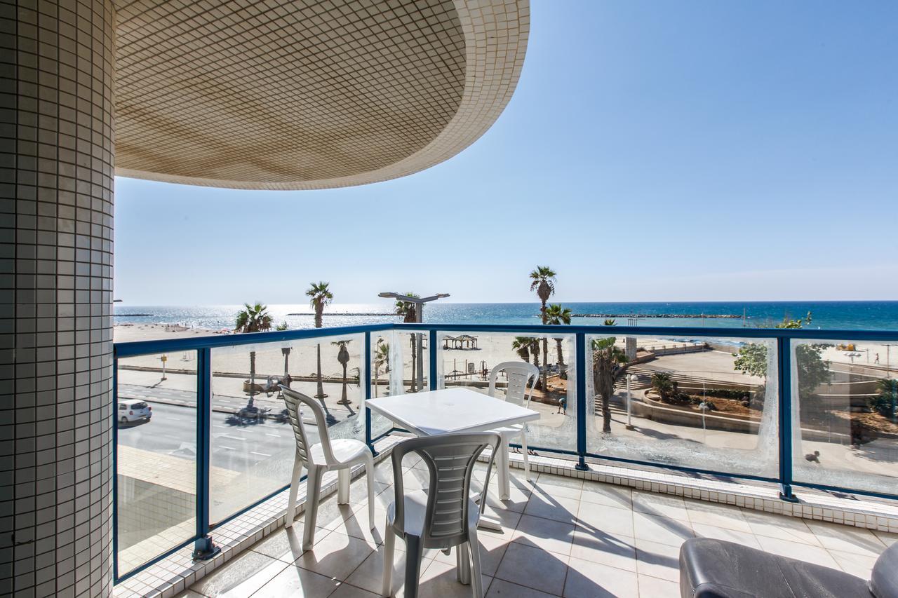 Ocean Front Apartments First Line To The Beach Тель-Авив Экстерьер фото