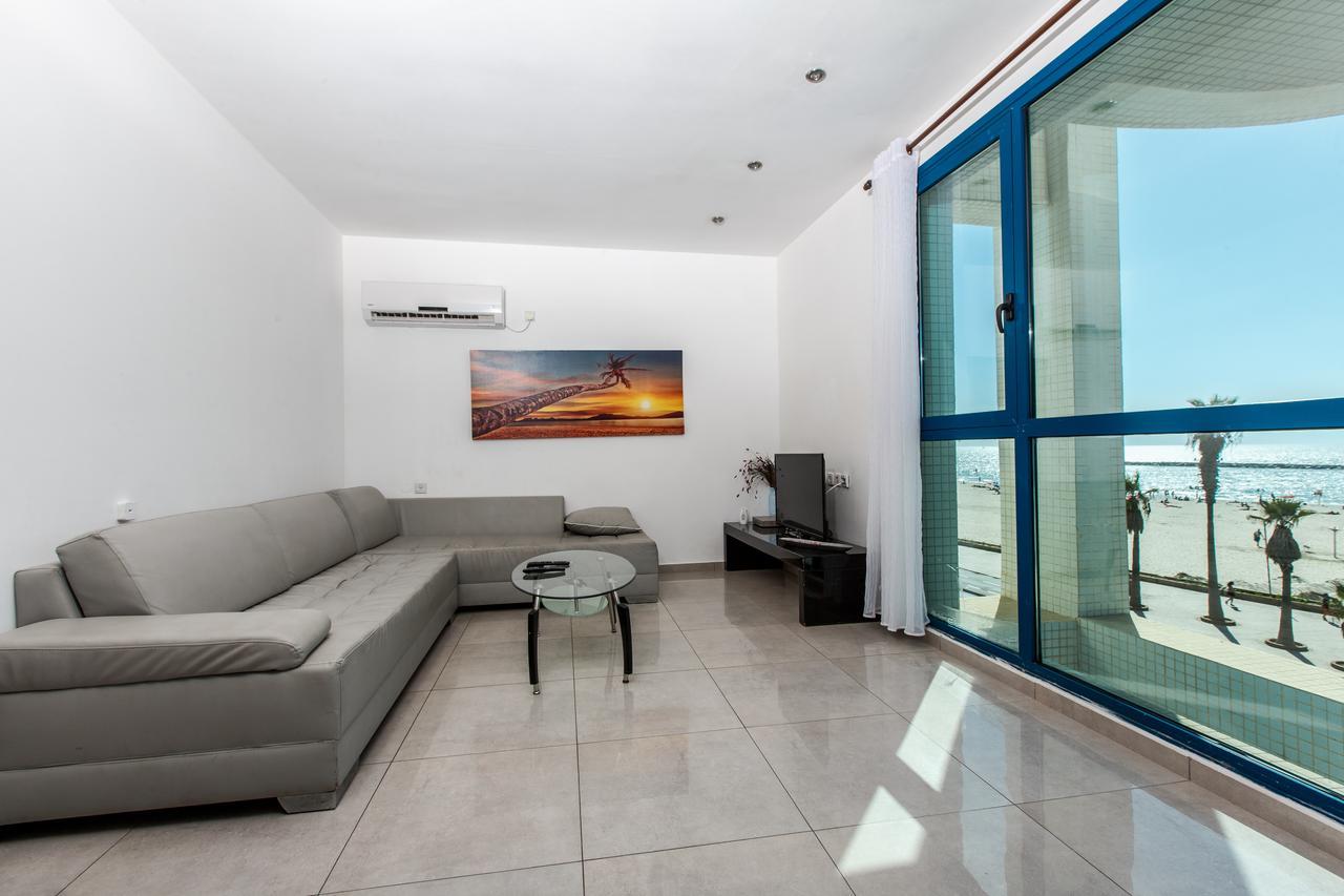 Ocean Front Apartments First Line To The Beach Тель-Авив Экстерьер фото
