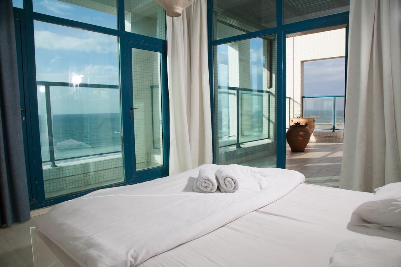 Ocean Front Apartments First Line To The Beach Тель-Авив Экстерьер фото