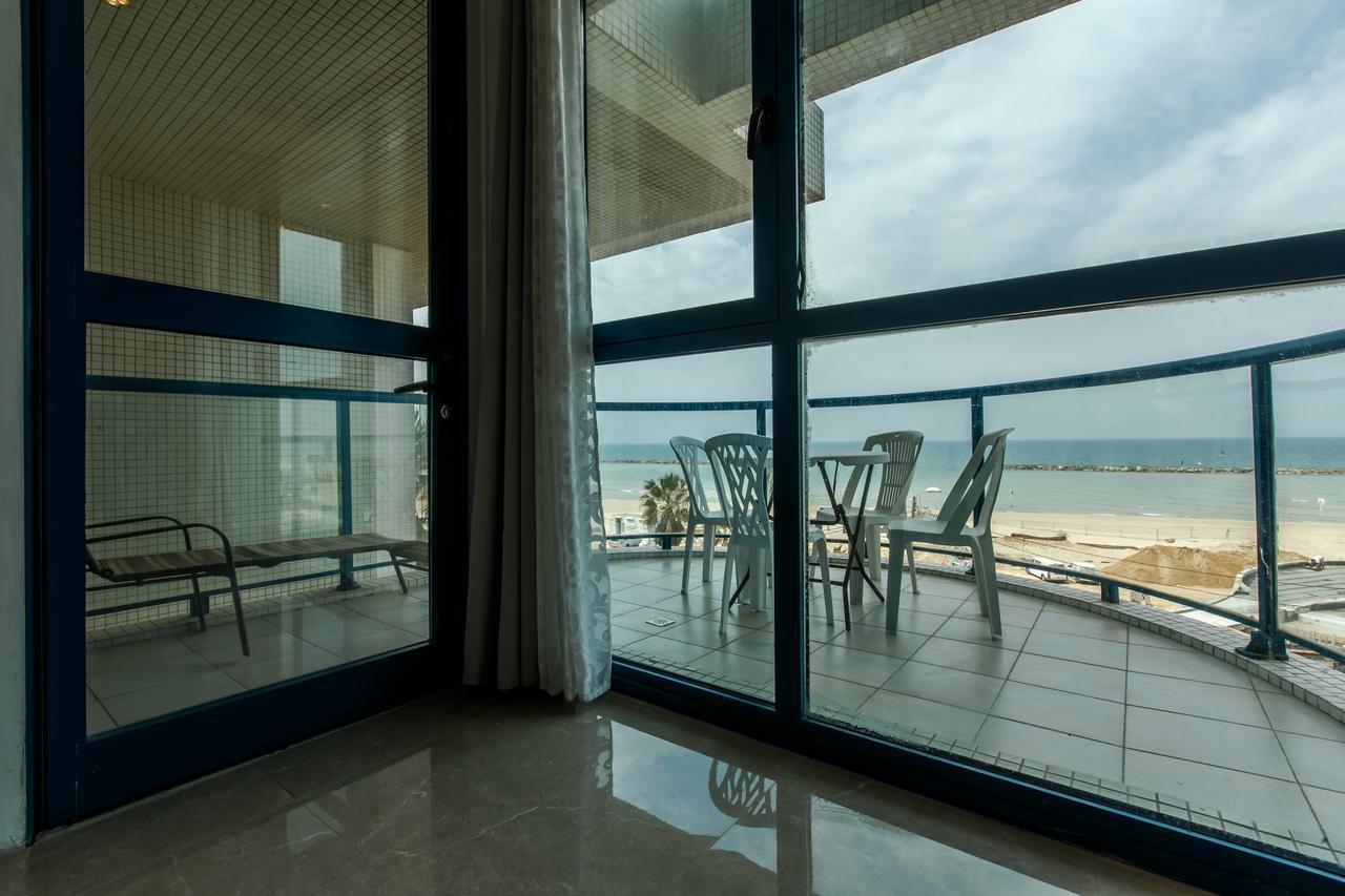 Ocean Front Apartments First Line To The Beach Тель-Авив Экстерьер фото
