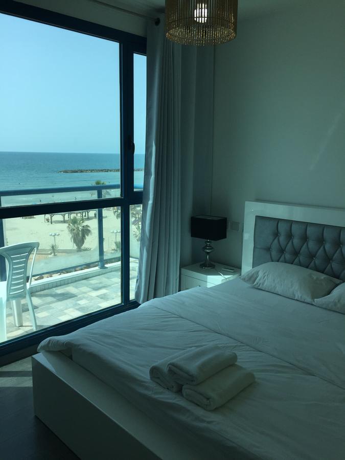 Ocean Front Apartments First Line To The Beach Тель-Авив Экстерьер фото